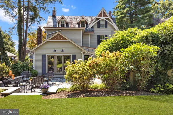 a front view of house with yard