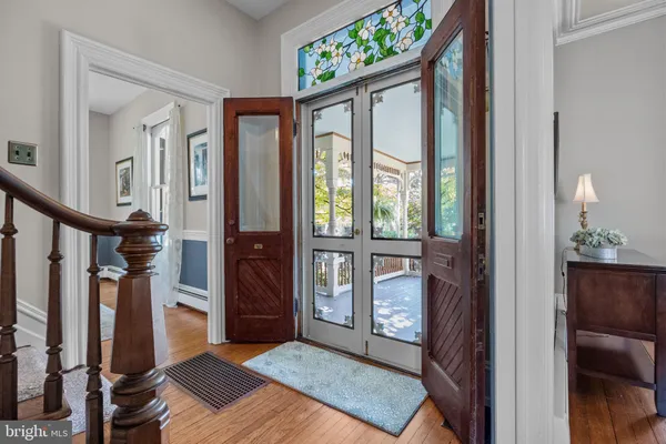 a view of an entryway with livingroom
