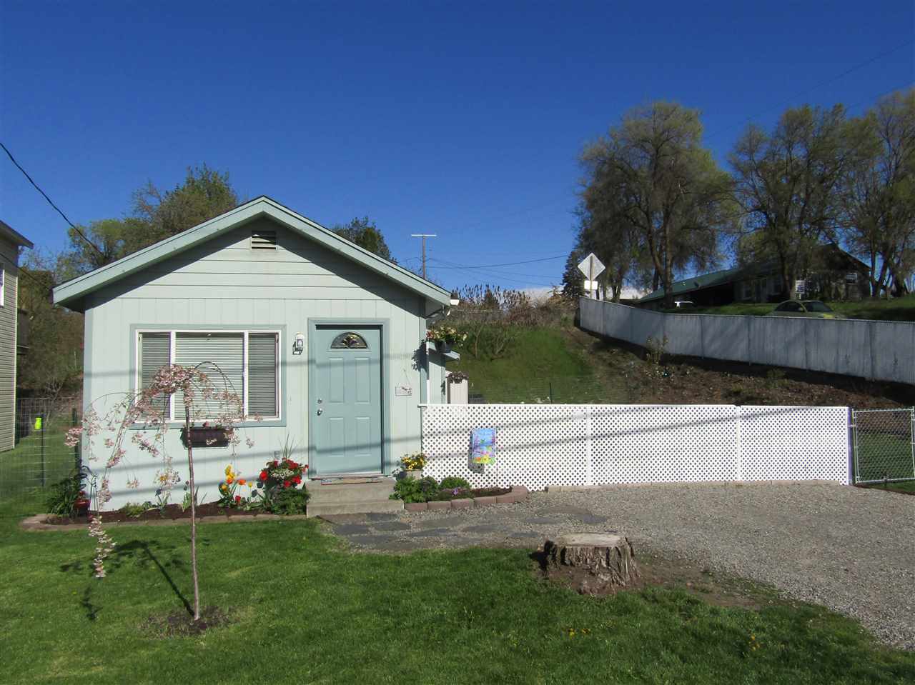 1404 North Vista Road Spokane Valley, WA 99212 - Photo 2 of 13 Gallery Image 2