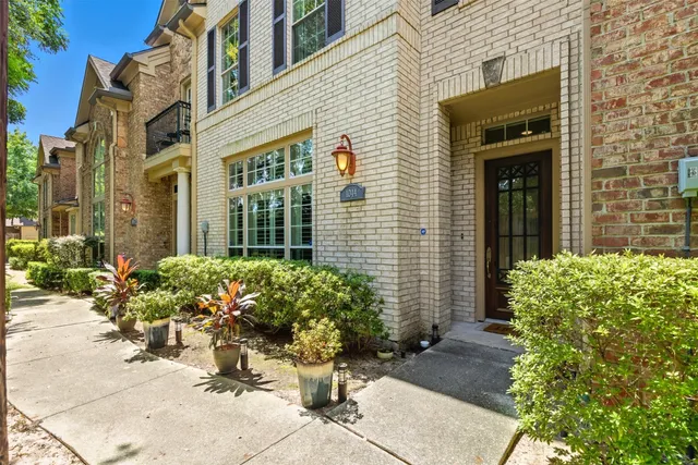 $4,500 | 1044 Memorial Village Drive, Houston, TX 77024