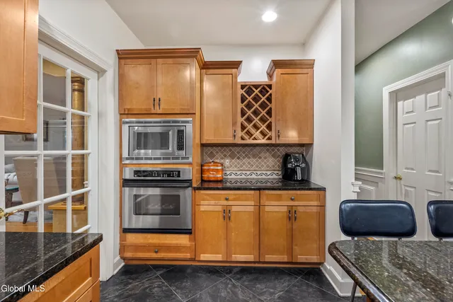 $749,900 | 2027 Dobie Lane, Guilderland, NY 12303