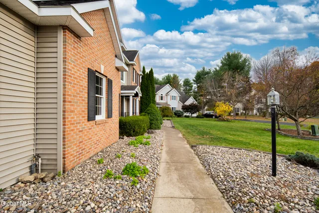 $749,900 | 2027 Dobie Lane, Guilderland, NY 12303