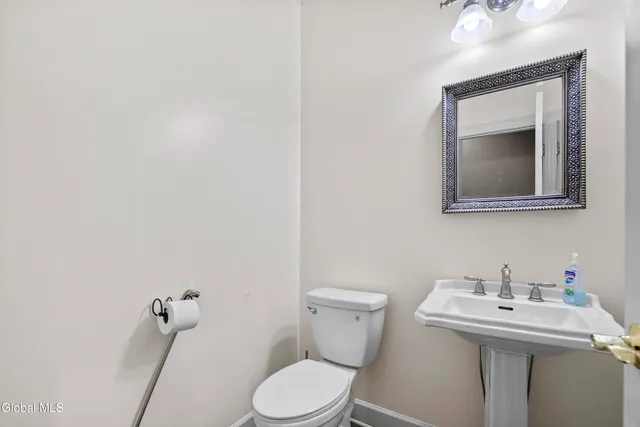 $749,900 | 2027 Dobie Lane, Guilderland, NY 12303