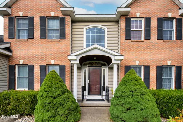 $749,900 | 2027 Dobie Lane, Guilderland, NY 12303