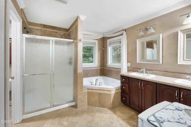 $749,900 | 2027 Dobie Lane, Guilderland, NY 12303