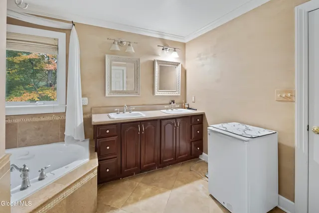 $749,900 | 2027 Dobie Lane, Guilderland, NY 12303