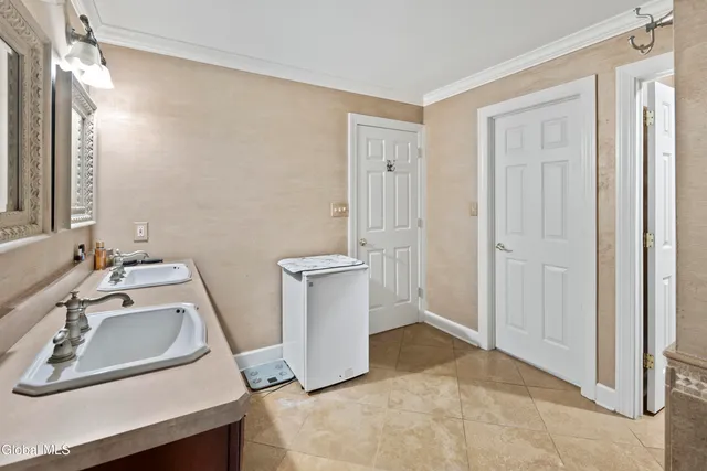 $749,900 | 2027 Dobie Lane, Guilderland, NY 12303