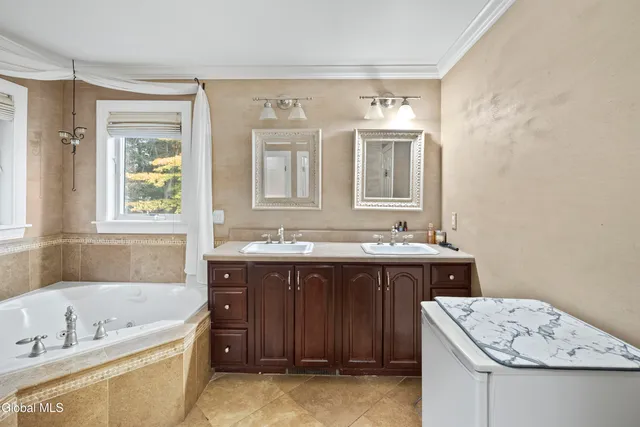 $749,900 | 2027 Dobie Lane, Guilderland, NY 12303