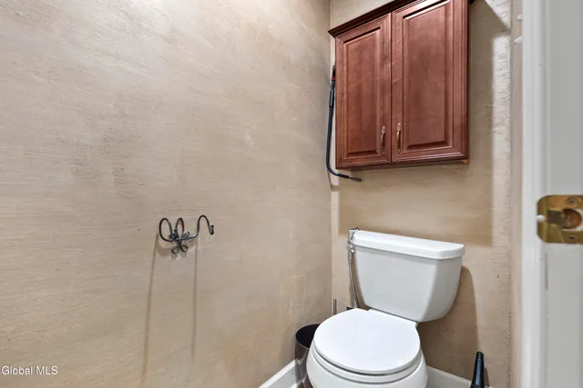 $749,900 | 2027 Dobie Lane, Guilderland, NY 12303