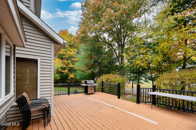 $749,900 | 2027 Dobie Lane, Guilderland, NY 12303