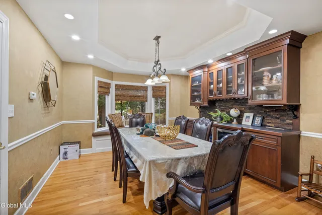 $749,900 | 2027 Dobie Lane, Guilderland, NY 12303