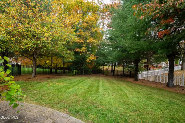 $749,900 | 2027 Dobie Lane, Guilderland, NY 12303