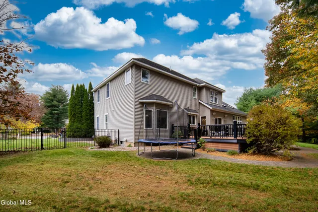 $749,900 | 2027 Dobie Lane, Guilderland, NY 12303