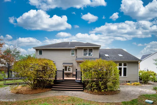 $749,900 | 2027 Dobie Lane, Guilderland, NY 12303