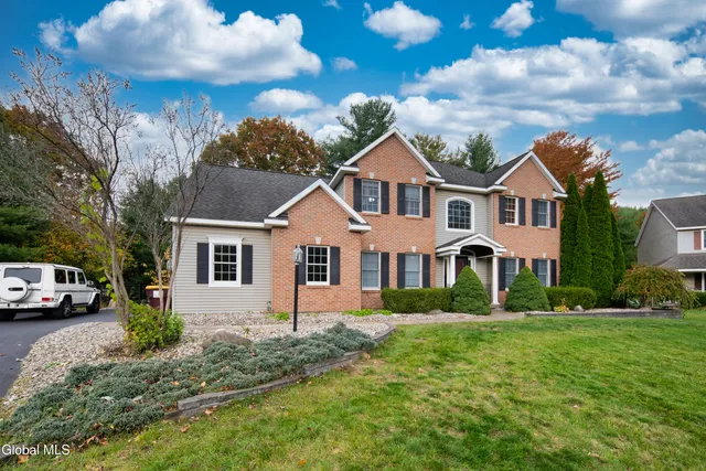 $749,900 | 2027 Dobie Lane, Guilderland, NY 12303
