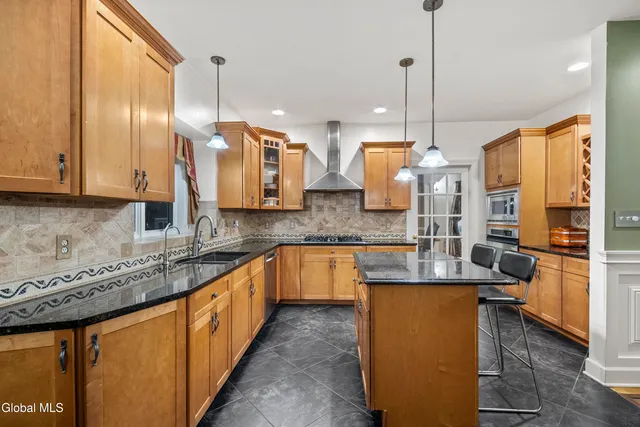 $749,900 | 2027 Dobie Lane, Guilderland, NY 12303