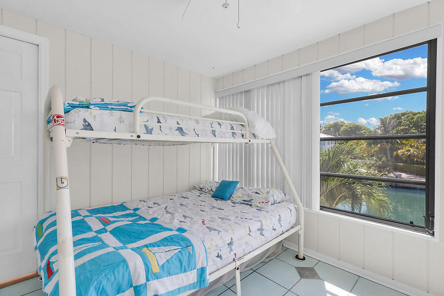 303 Sombrero Beach Road Marathon, FL 33050 - Photo 33 of 84 Side A-bunk beds in enclosed porch area