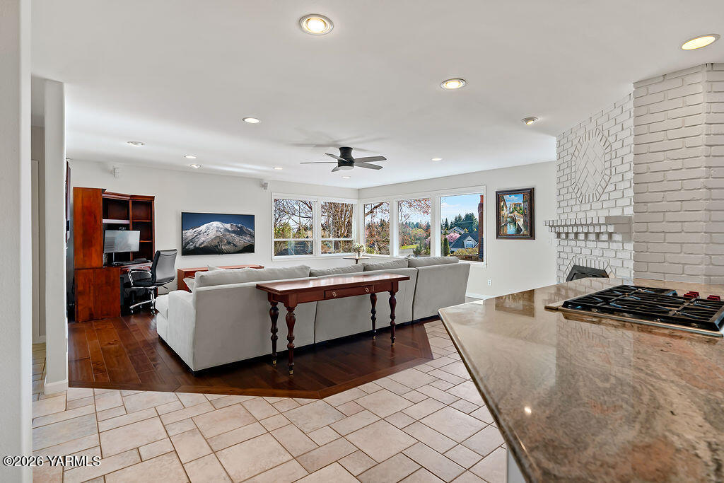6810 Ravens Gate Way Yakima, WA 98908 - Photo 7 of 49 a living room with furniture and a flat screen tv
