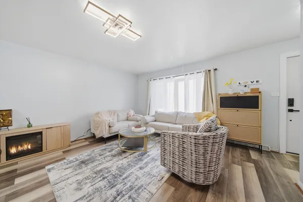 $385,000 | 6030 North Winchester Avenue, Unit C, Chicago, IL 60660