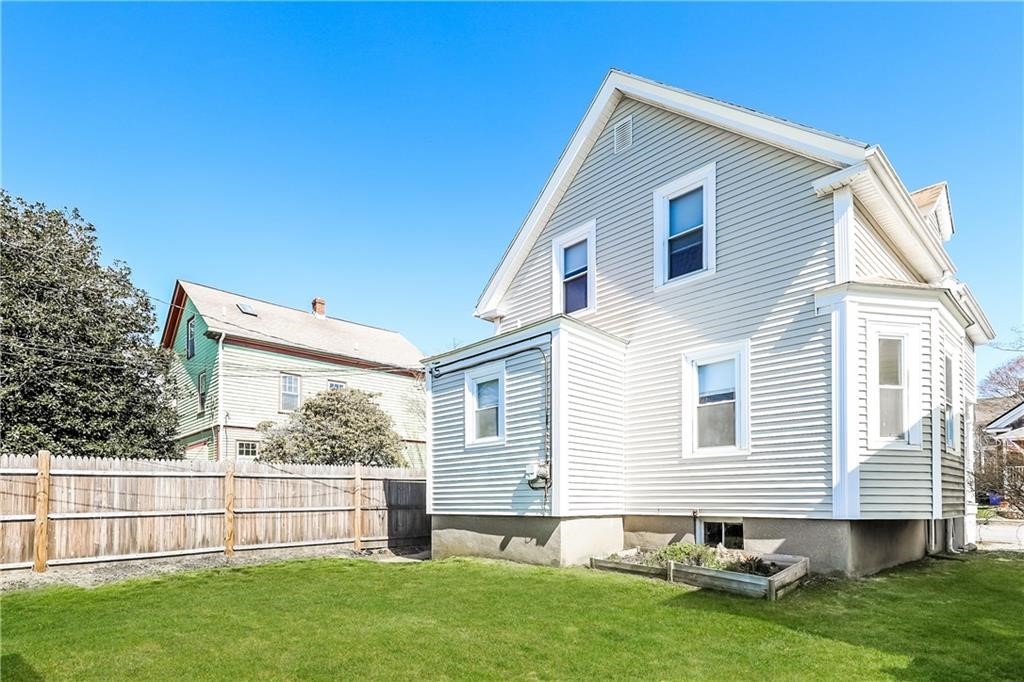 19 County Street Newport, RI 02840 - Photo 33 of 38