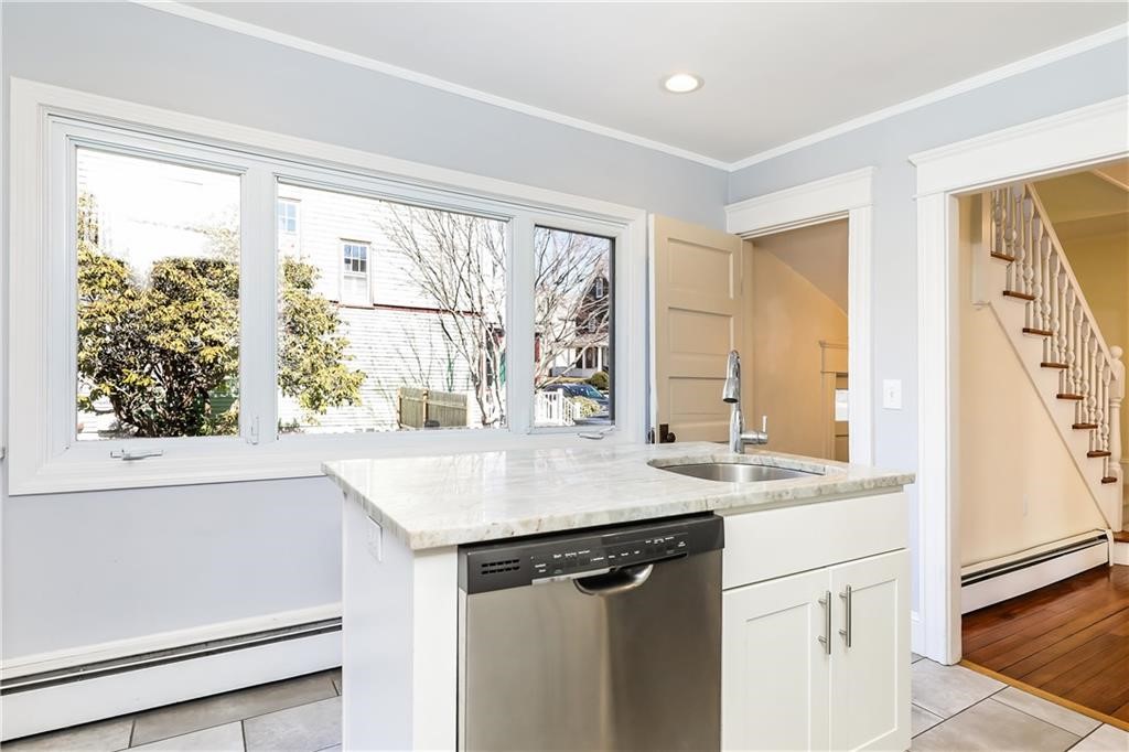 19 County Street Newport, RI 02840 - Photo 5 of 38