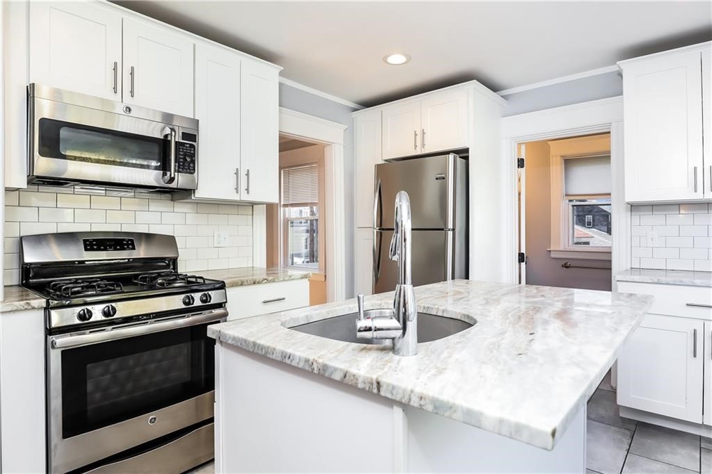 19 County Street Newport, RI 02840 - Photo 6 of 38