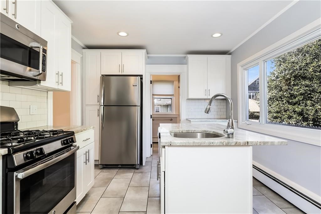 19 County Street Newport, RI 02840 - Photo 7 of 38