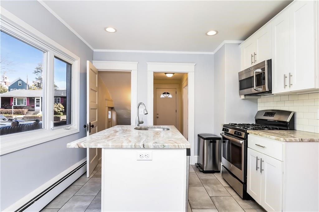 19 County Street Newport, RI 02840 - Photo 8 of 38