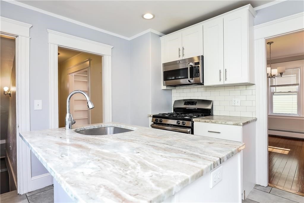 19 County Street Newport, RI 02840 - Photo 9 of 38