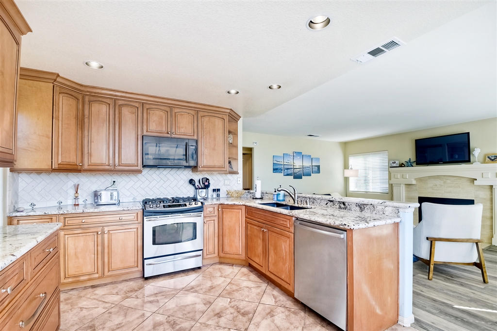2363 Terraza Ribera Carlsbad, CA 92009 - Photo 7 of 24 Gallery Image 7