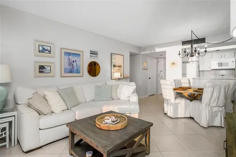 $864,000 | 180 Seaview Court, Unit 515, Marco Island, FL 34145