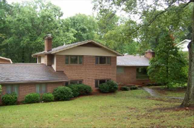 122 Covington Road Greenville, SC 29617 - Photo 1 of 18 Gallery Image 1
