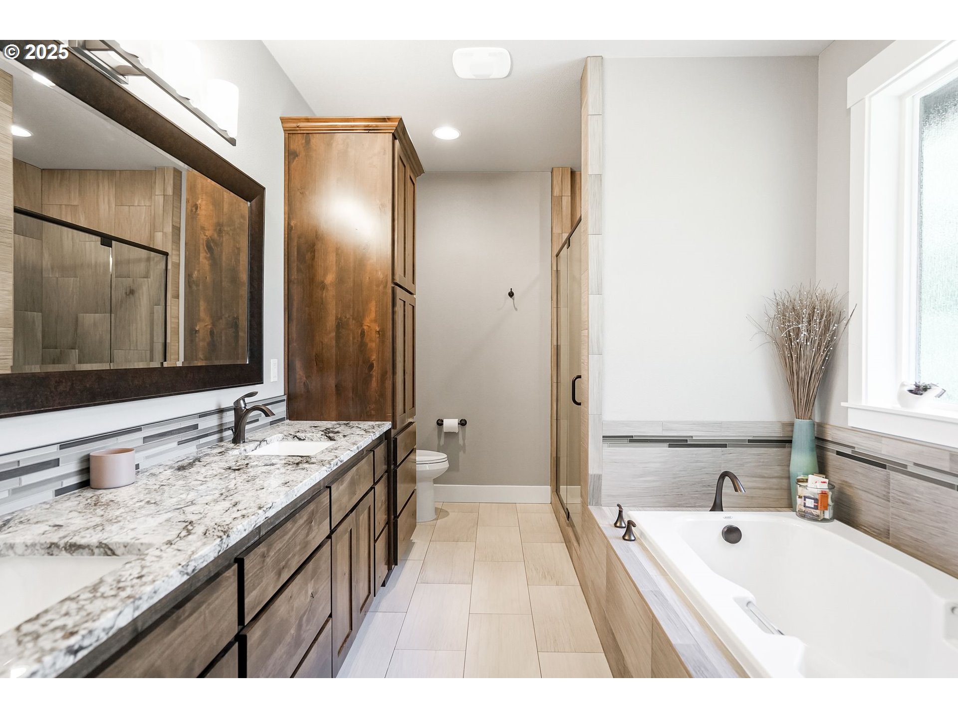 6300 Corvallis Road Independence, OR 97351 - Photo 23 of 48 a spacious bathroom with a sink double vanity mirror and a bathtub