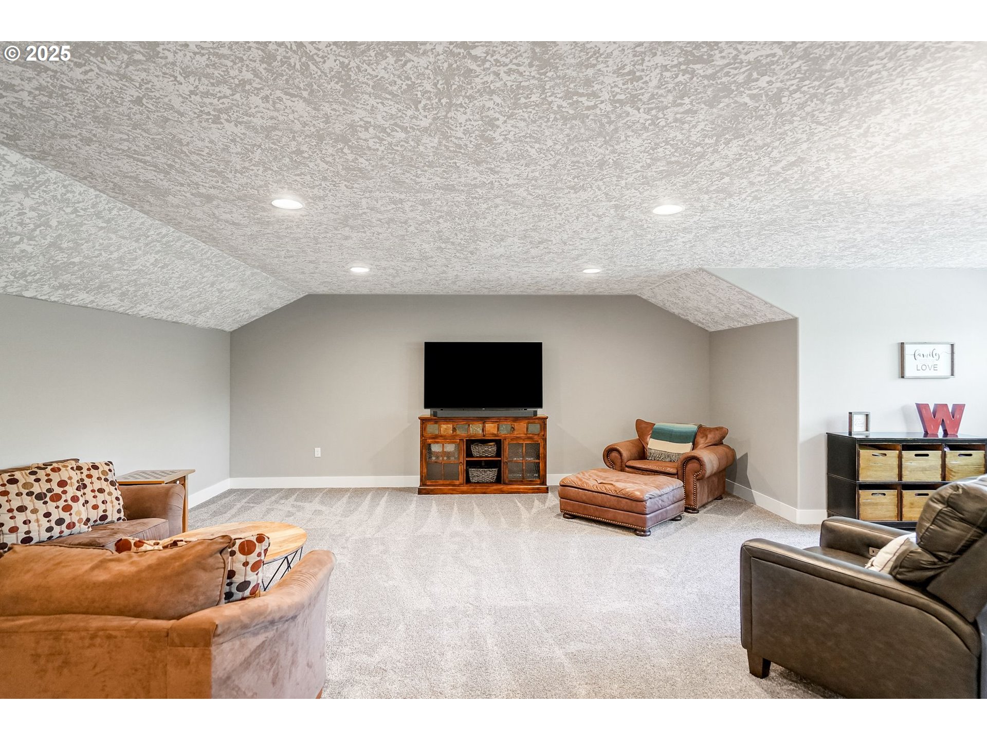 6300 Corvallis Road Independence, OR 97351 - Photo 34 of 48 a living room with furniture and a flat screen tv