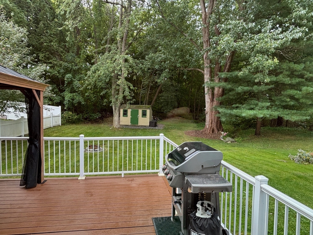 20 Pinevale Avenue Reading, MA 01867 - Photo 10 of 11