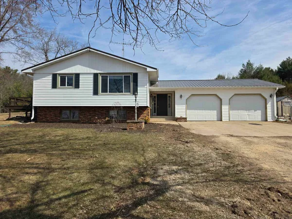 $359,900 | N3608 4th Drive, Oxford, WI 53952
