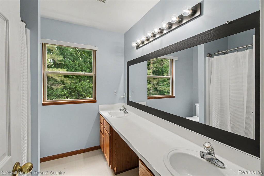 332 Triangle Lake Road Howell, MI 48843 - Photo 15 of 27