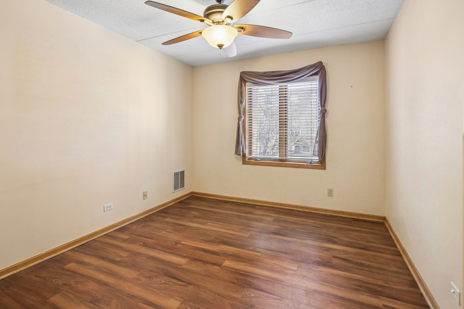 5225 North Riversedge Terrace, Unit 201 Chicago, IL 60630 - Photo 15 of 18