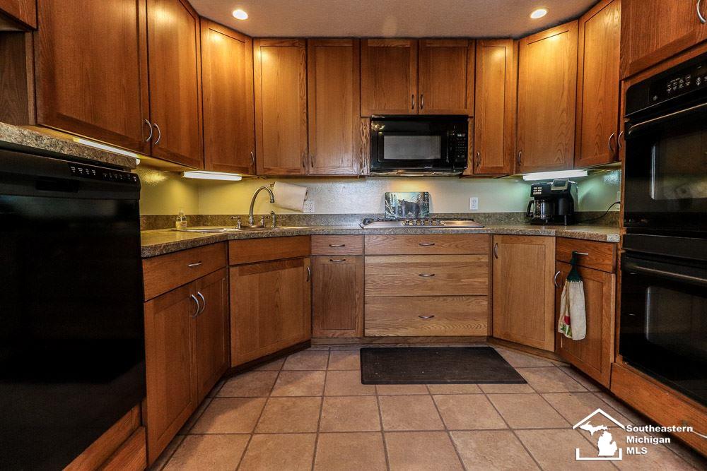 9288 Crabb Road Temperance, MI 48182 - Photo 11 of 34