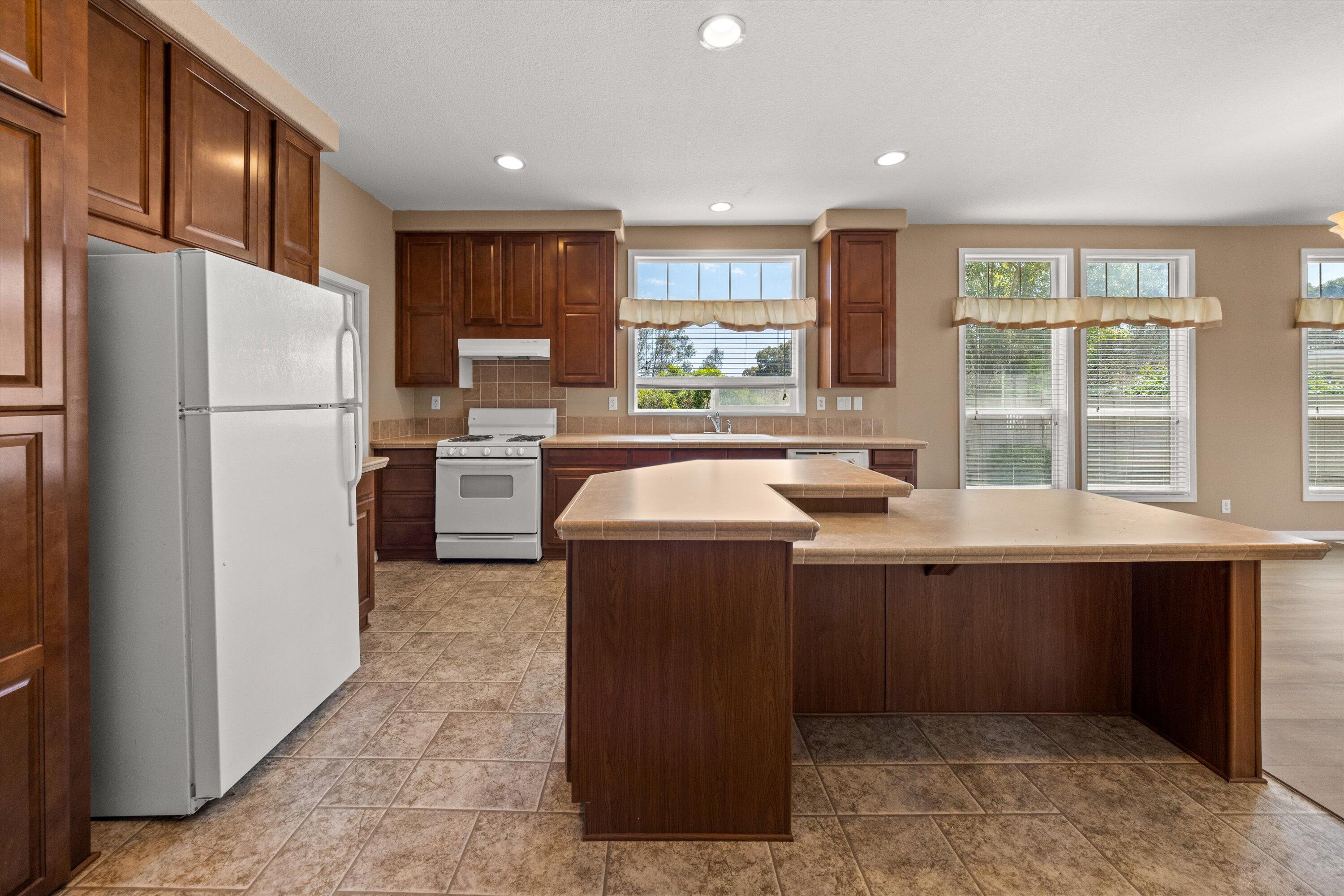 30 Winchester Canyon Road, Unit 44 Goleta, CA 93117 - Photo 11 of 27 Kitchen 3