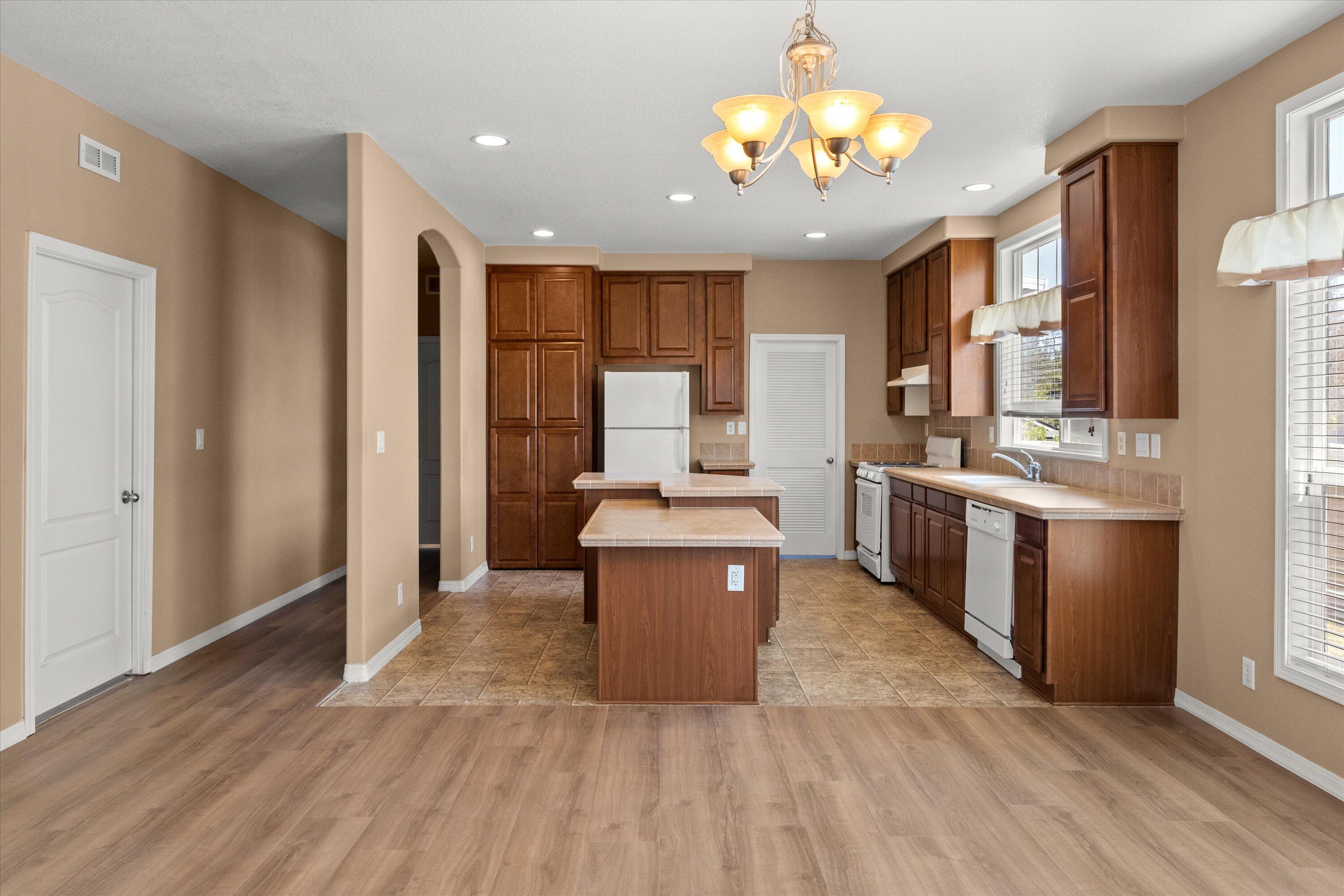 30 Winchester Canyon Road, Unit 44 Goleta, CA 93117 - Photo 7 of 27 kitchen