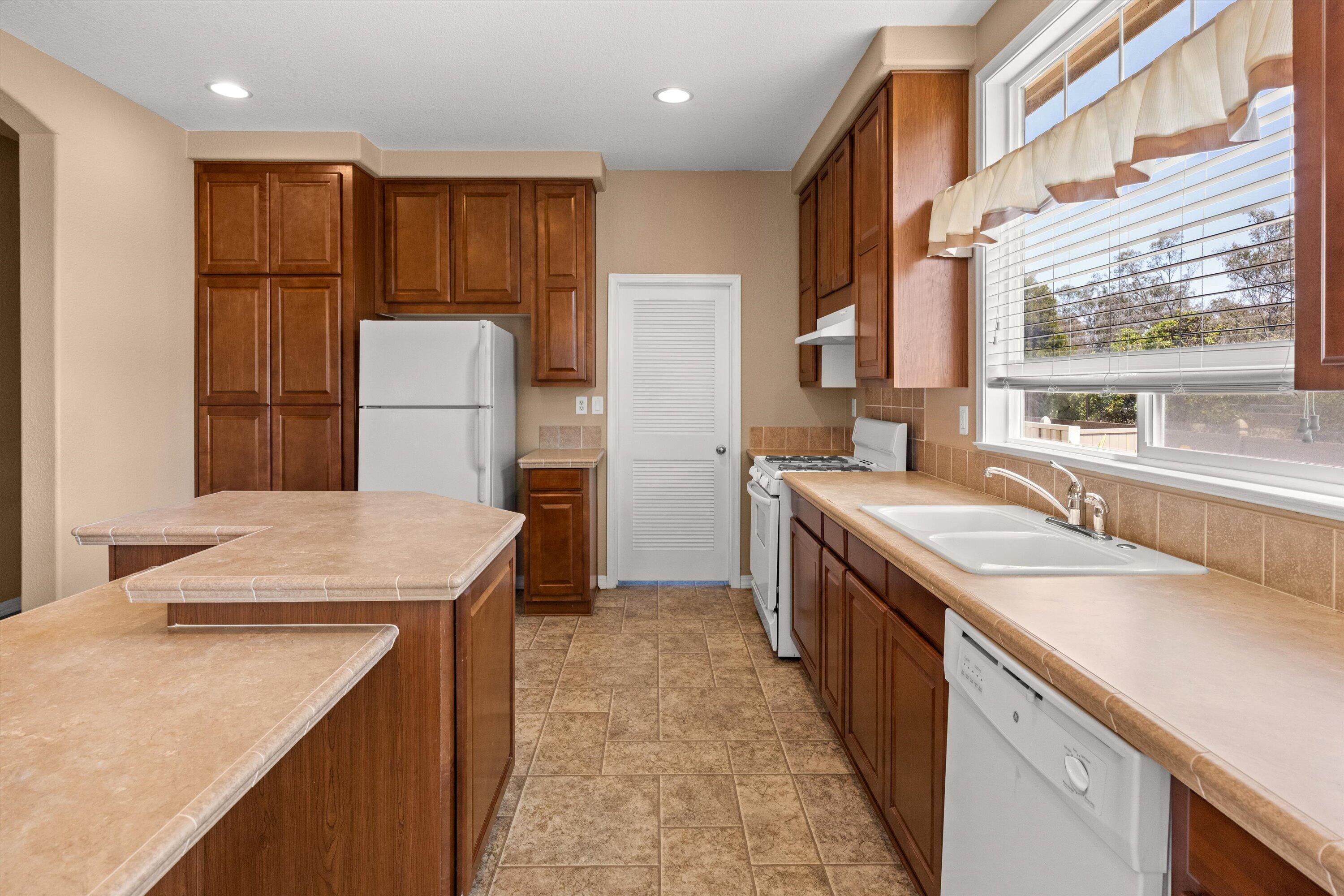 30 Winchester Canyon Road, Unit 44 Goleta, CA 93117 - Photo 10 of 27 kitchen 4