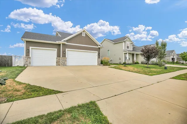 $470,000 | 5008 Emmas Way, Champaign, IL 61822