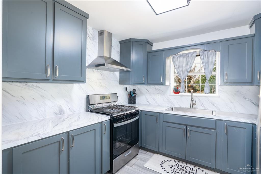 32516 El Preseno Road San Benito, TX 78586 - Photo 27 of 45 a kitchen with stainless steel appliances a sink stove and cabinets