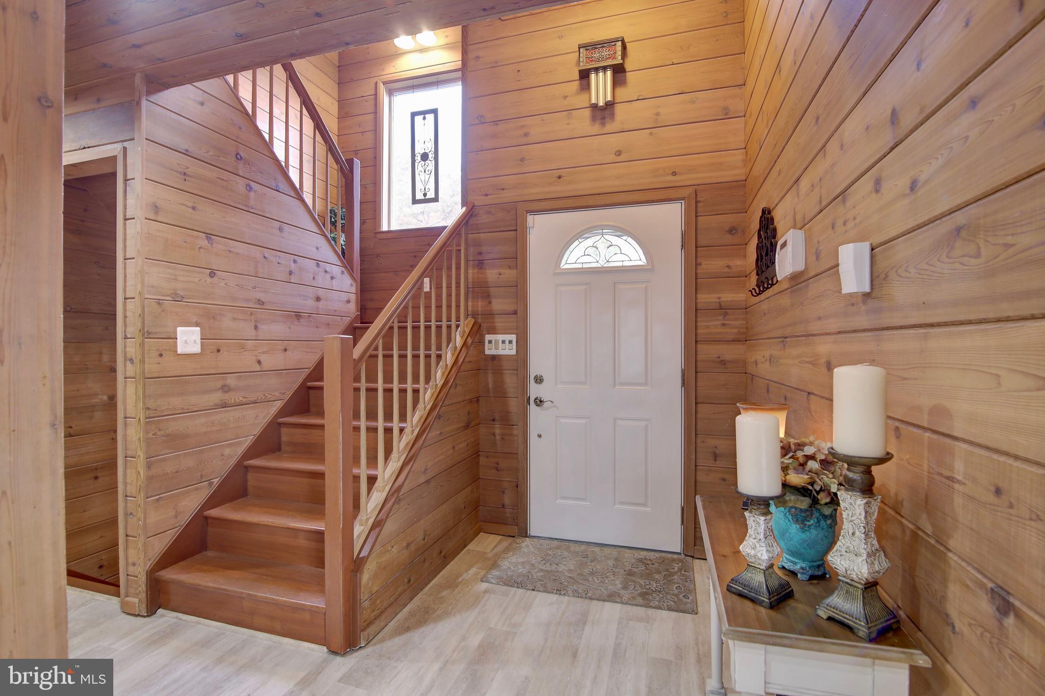 19990 Gleedsville Road Leesburg, VA 20175 - Photo 2 of 53 Warm and open foyer.