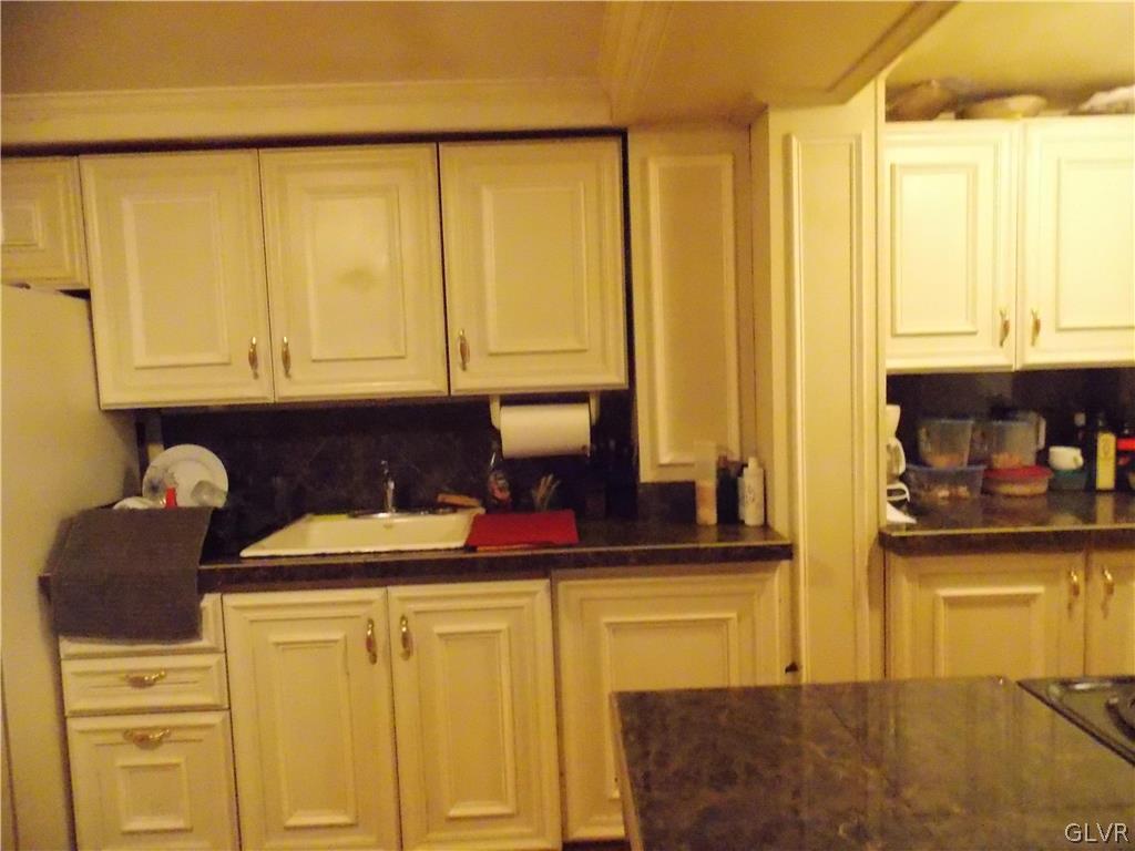 86 Broadway Jim Thorpe, PA 18229 - Photo 8 of 17 a bathroom with a sink and a mirror