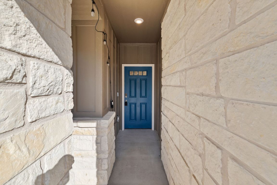 700 Autumn Stem Place Austin, TX 78748 - Photo 4 of 36 a bathroom with a shower
