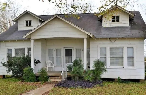 $1,300 | 2223 County Road 107, Wharton, TX 77488