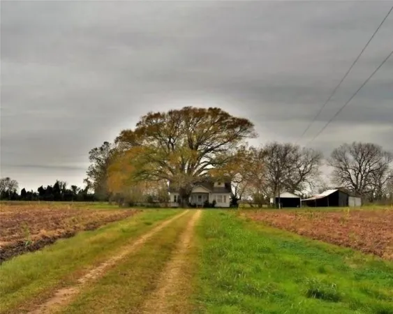 $1,300 | 2223 County Road 107, Wharton, TX 77488