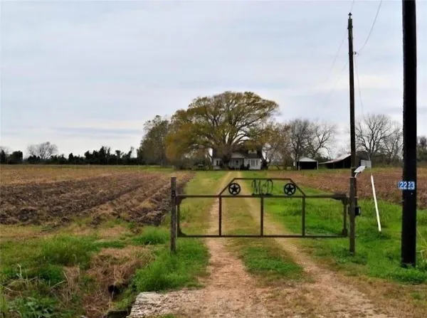 $1,300 | 2223 County Road 107, Wharton, TX 77488